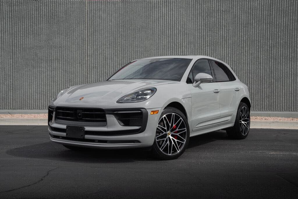 2023 PORSCHE Macan