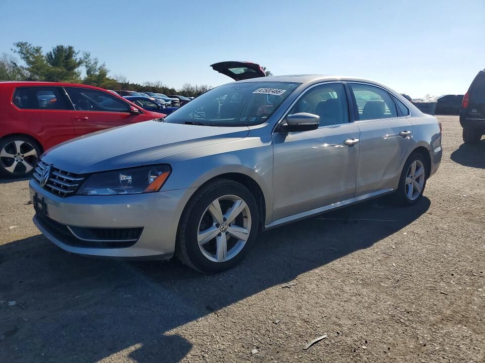 2013 VOLKSWAGEN Passat