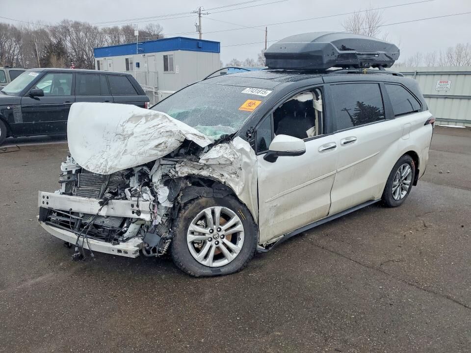 2024 TOYOTA Sienna