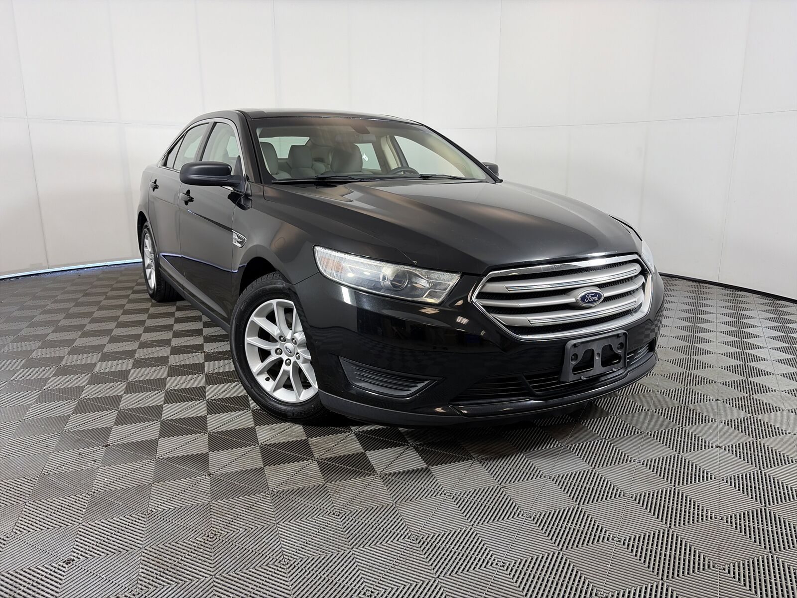 2013 FORD Taurus