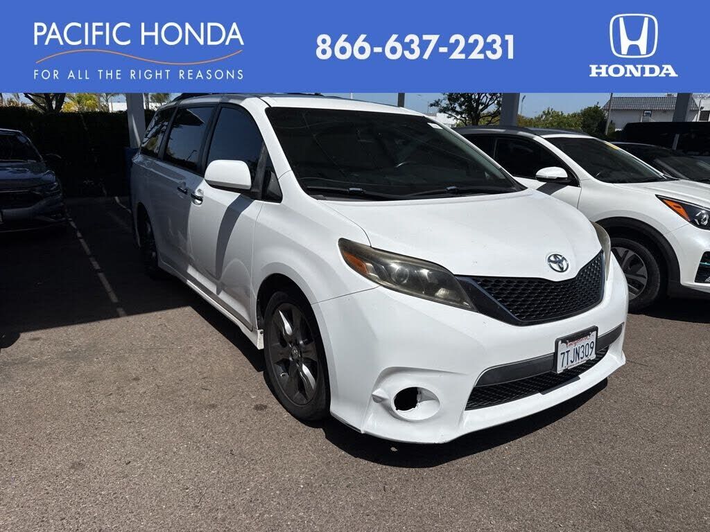 2016 TOYOTA Sienna