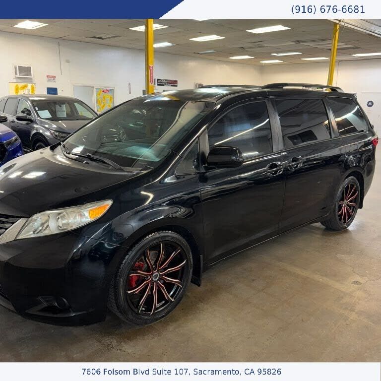 2017 TOYOTA Sienna