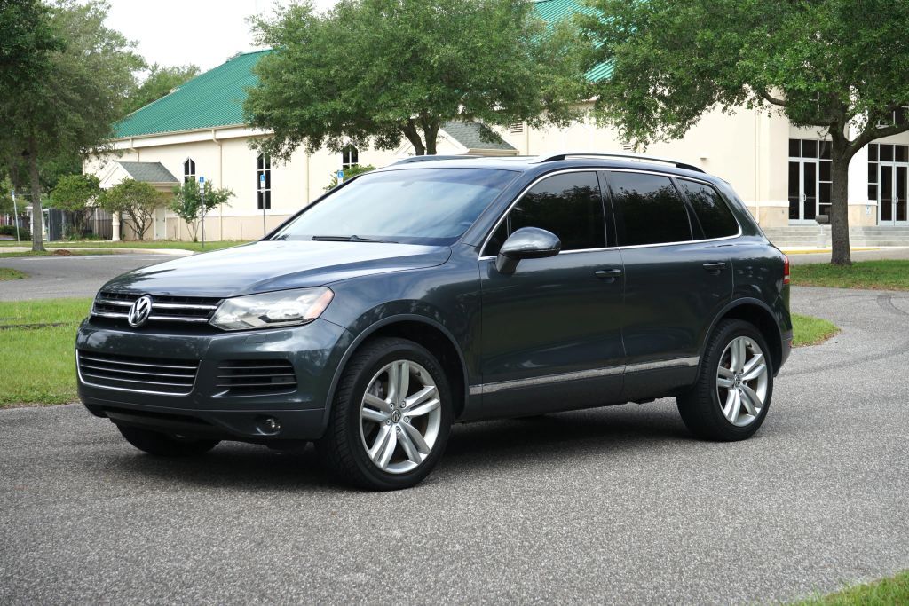 2013 VOLKSWAGEN Touareg