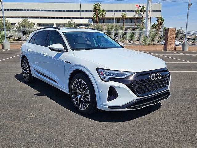 2024 AUDI Q8