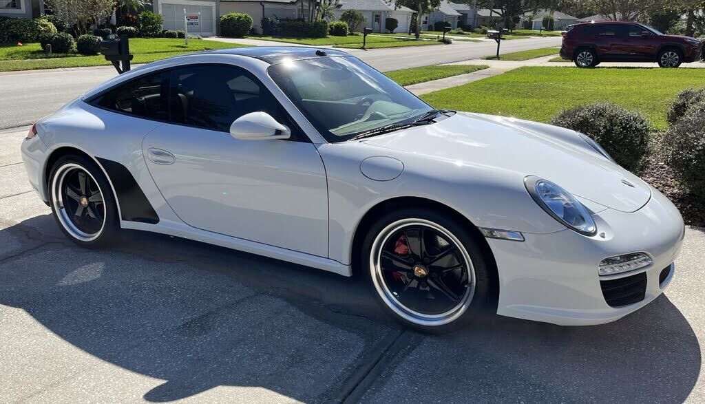 2011 PORSCHE 911