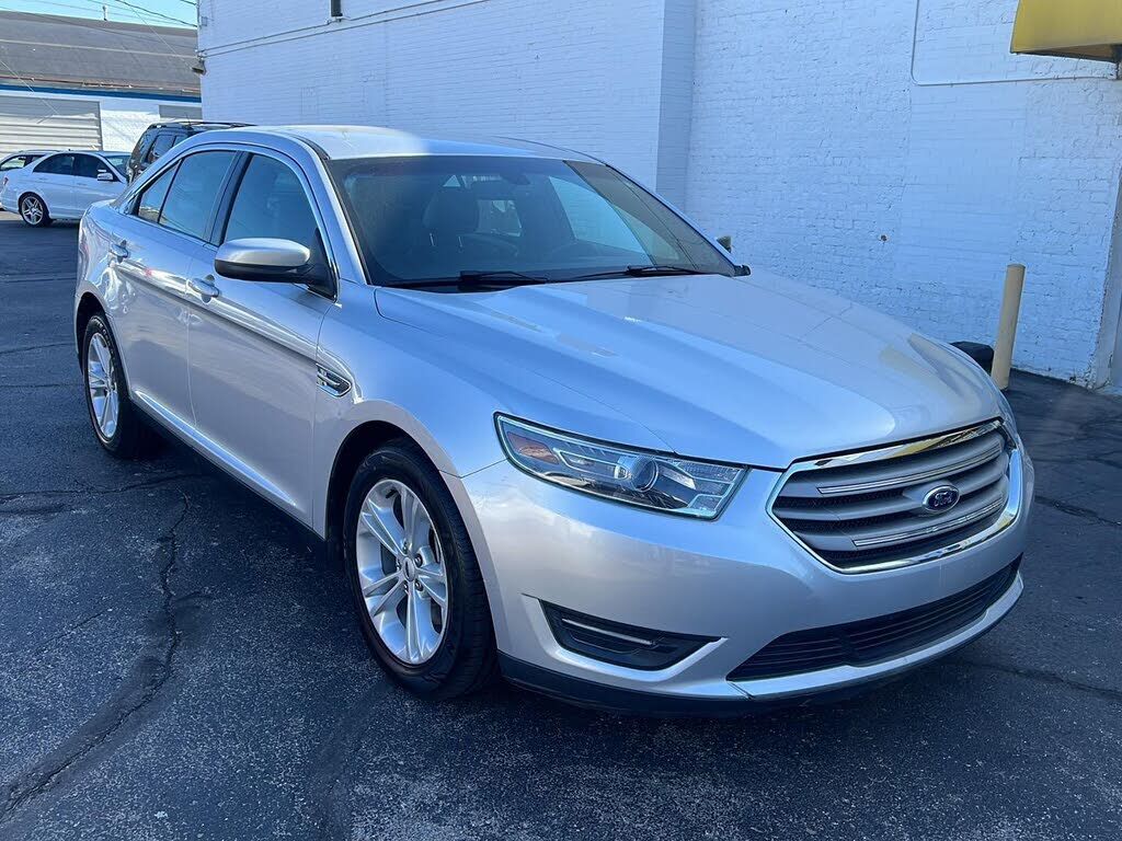 2013 FORD Taurus