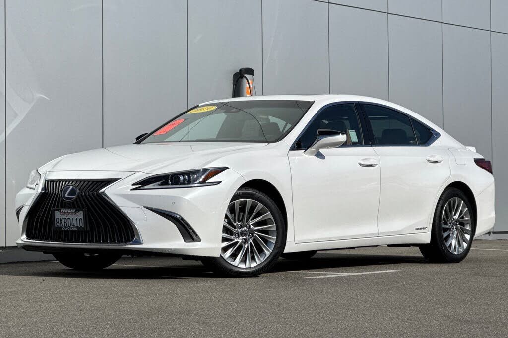 2019 LEXUS ES