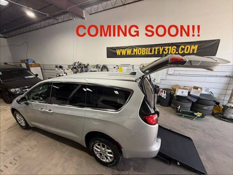2024 CHRYSLER Voyager