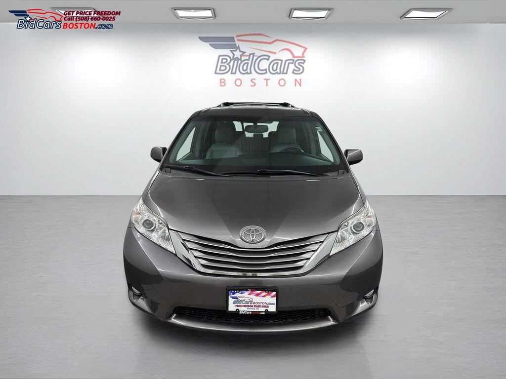 2017 TOYOTA Sienna