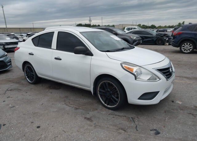 2015 NISSAN Versa