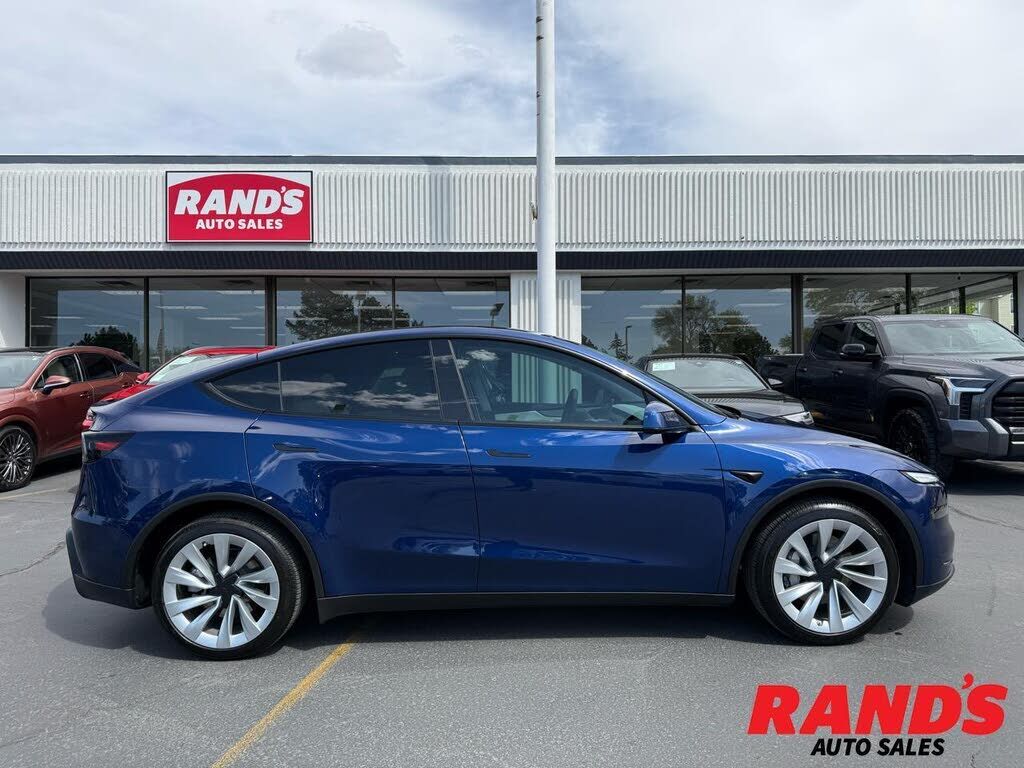 2026 TESLA Model Y