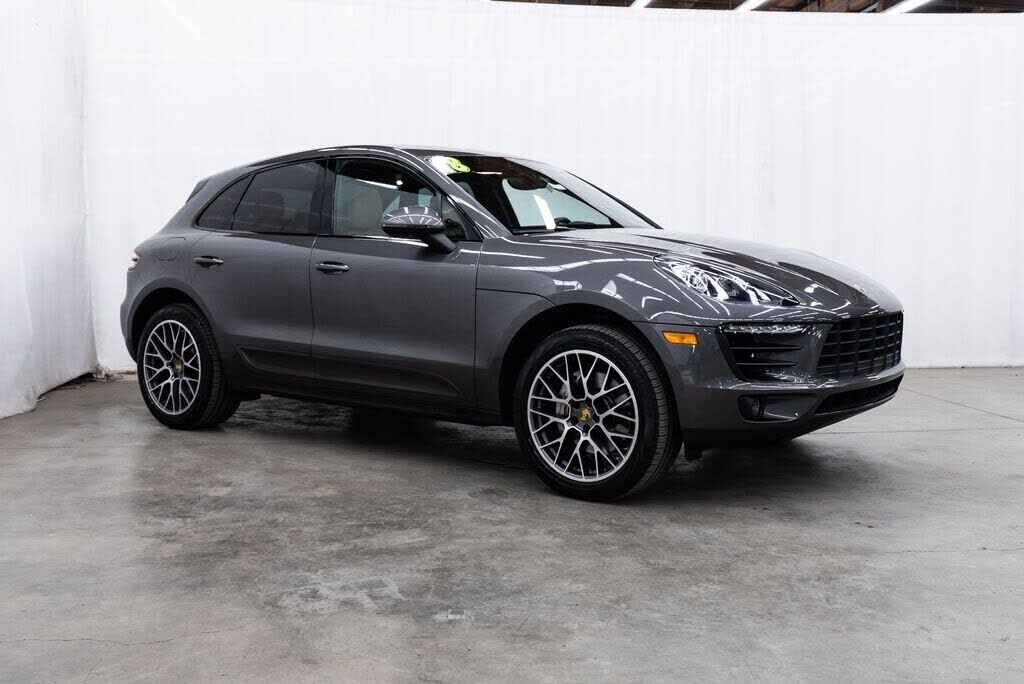 2018 PORSCHE Macan