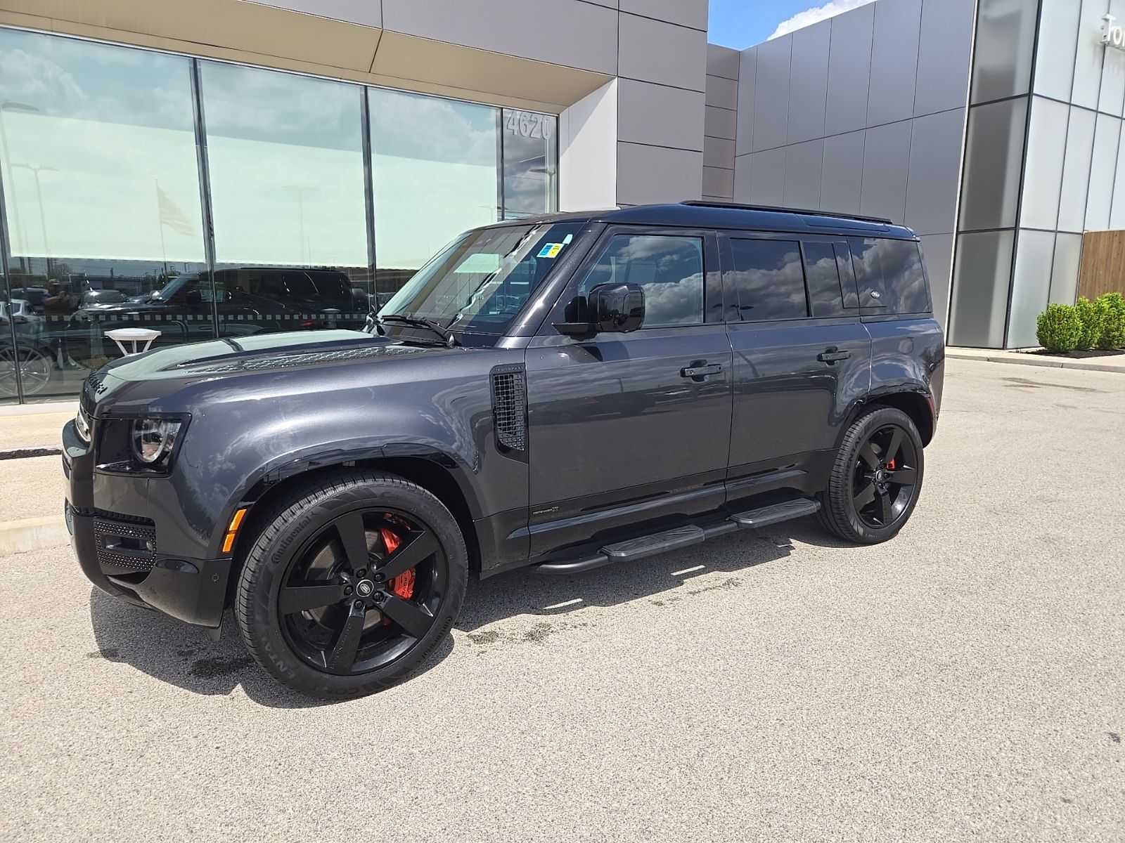 2024 LAND ROVER Defender