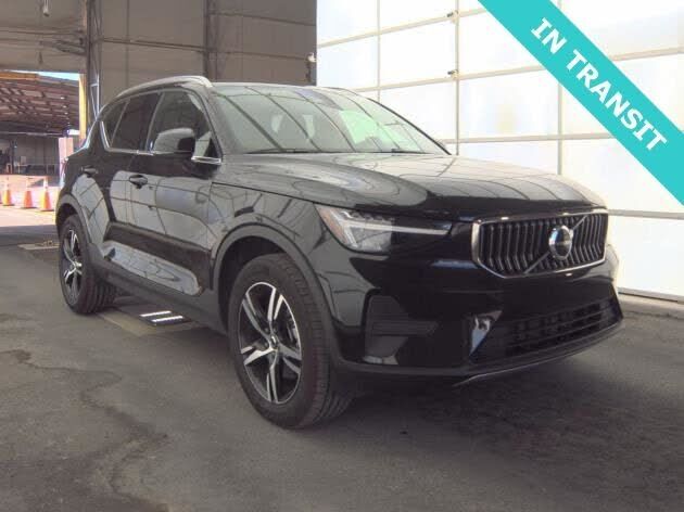2025 VOLVO XC40