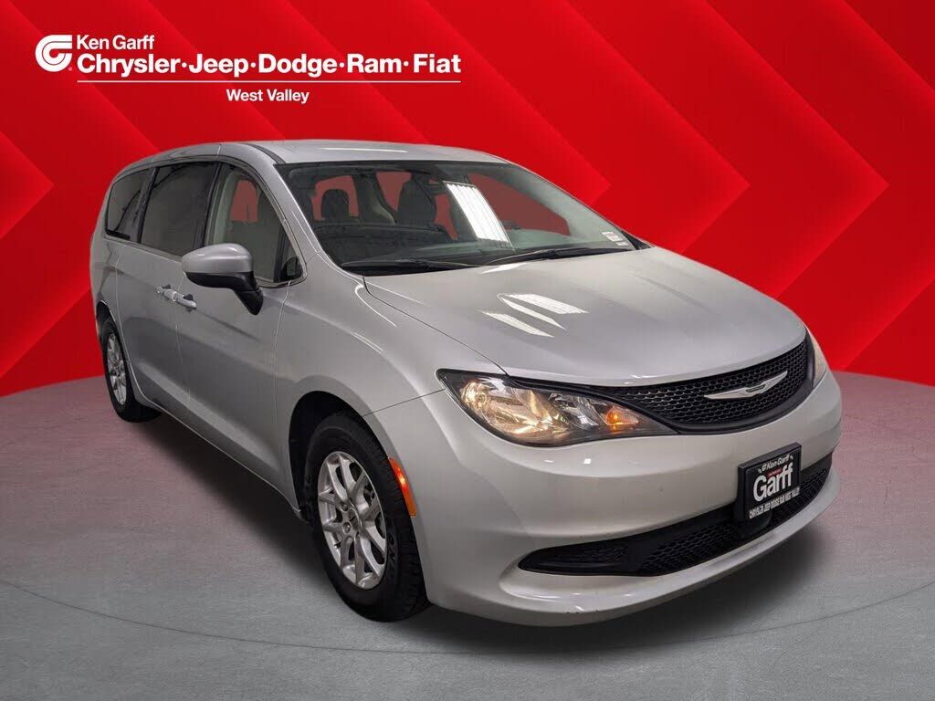 2023 CHRYSLER Voyager
