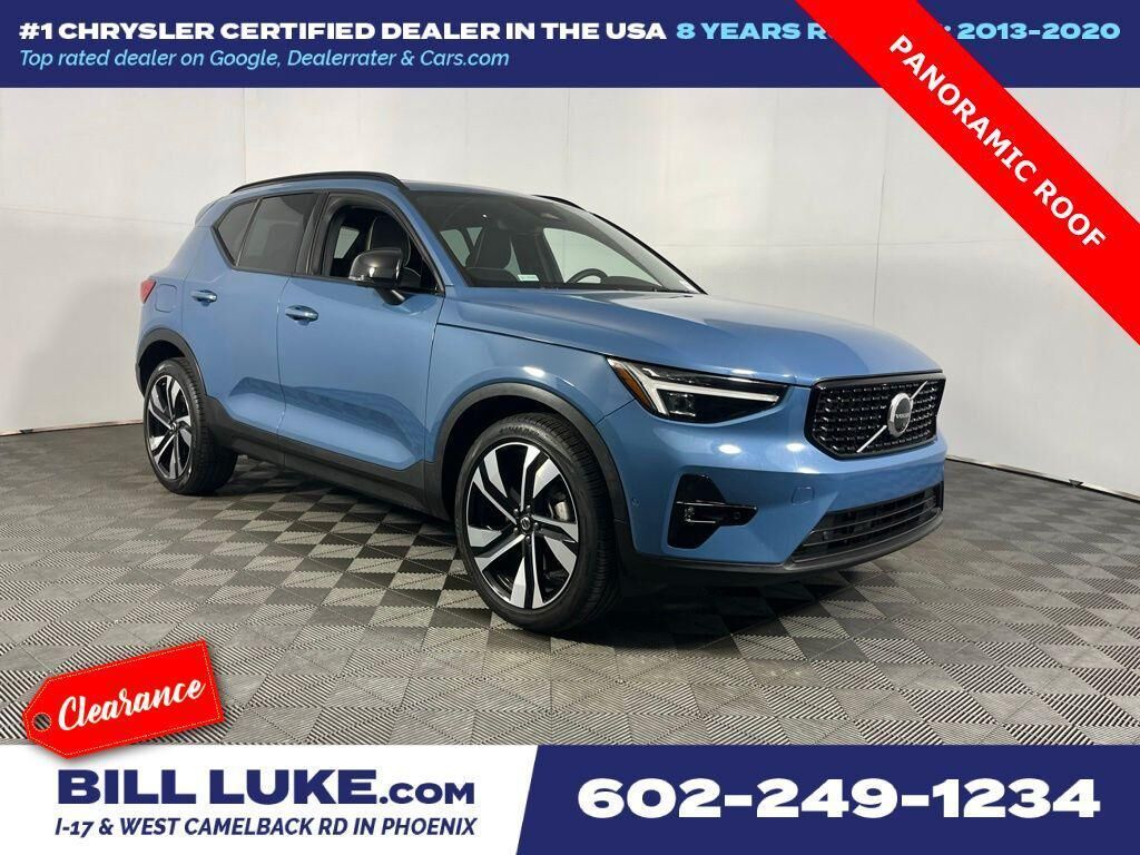 2023 VOLVO XC40
