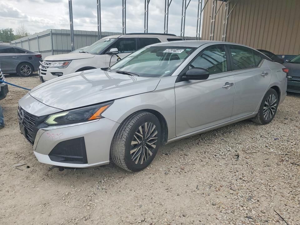 2024 NISSAN Altima