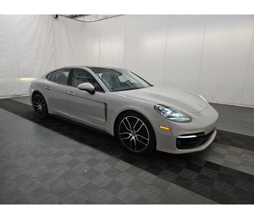 2023 PORSCHE Panamera