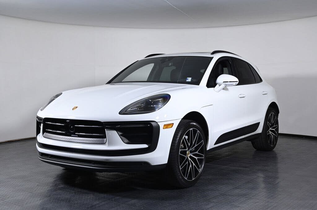 2026 PORSCHE Macan