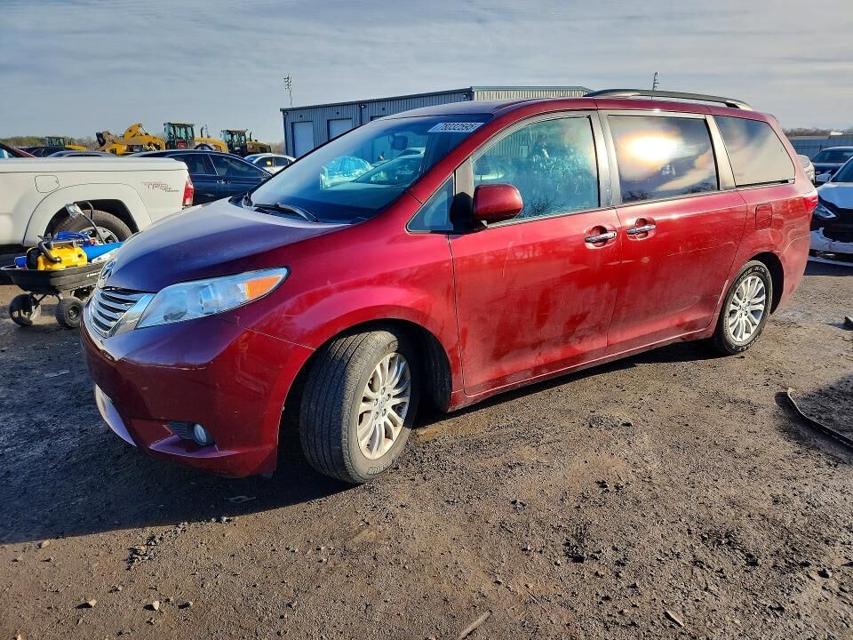 2015 TOYOTA Sienna