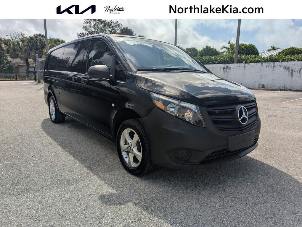 2022 MERCEDES-BENZ METRIS