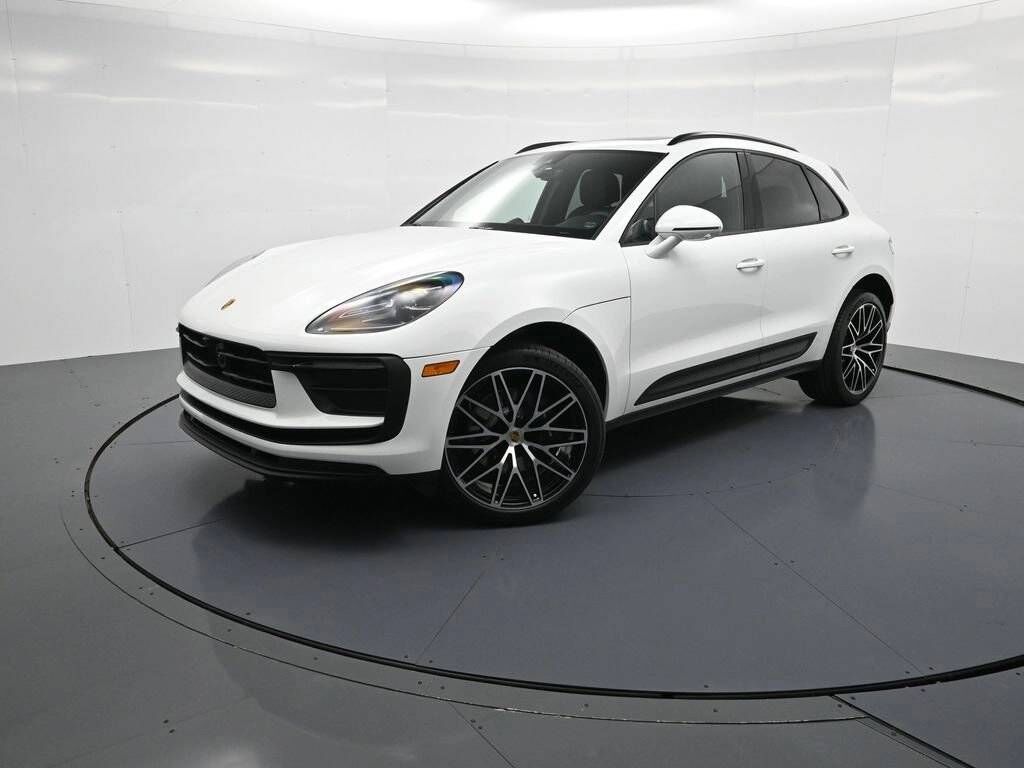 2026 PORSCHE Macan