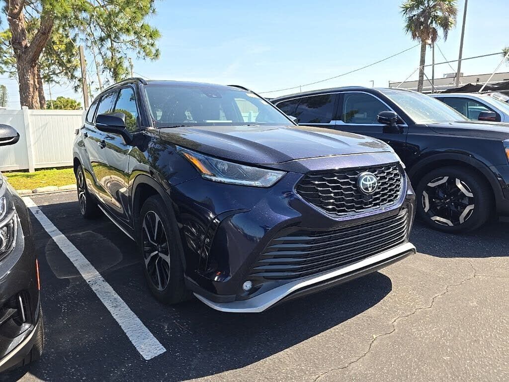 2022 TOYOTA Highlander