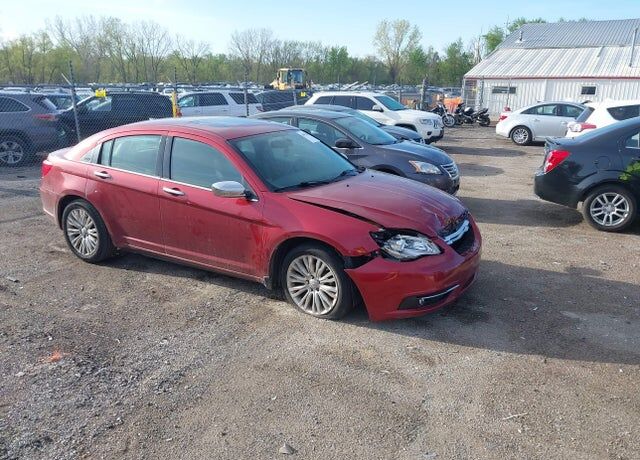 2013 CHRYSLER 200