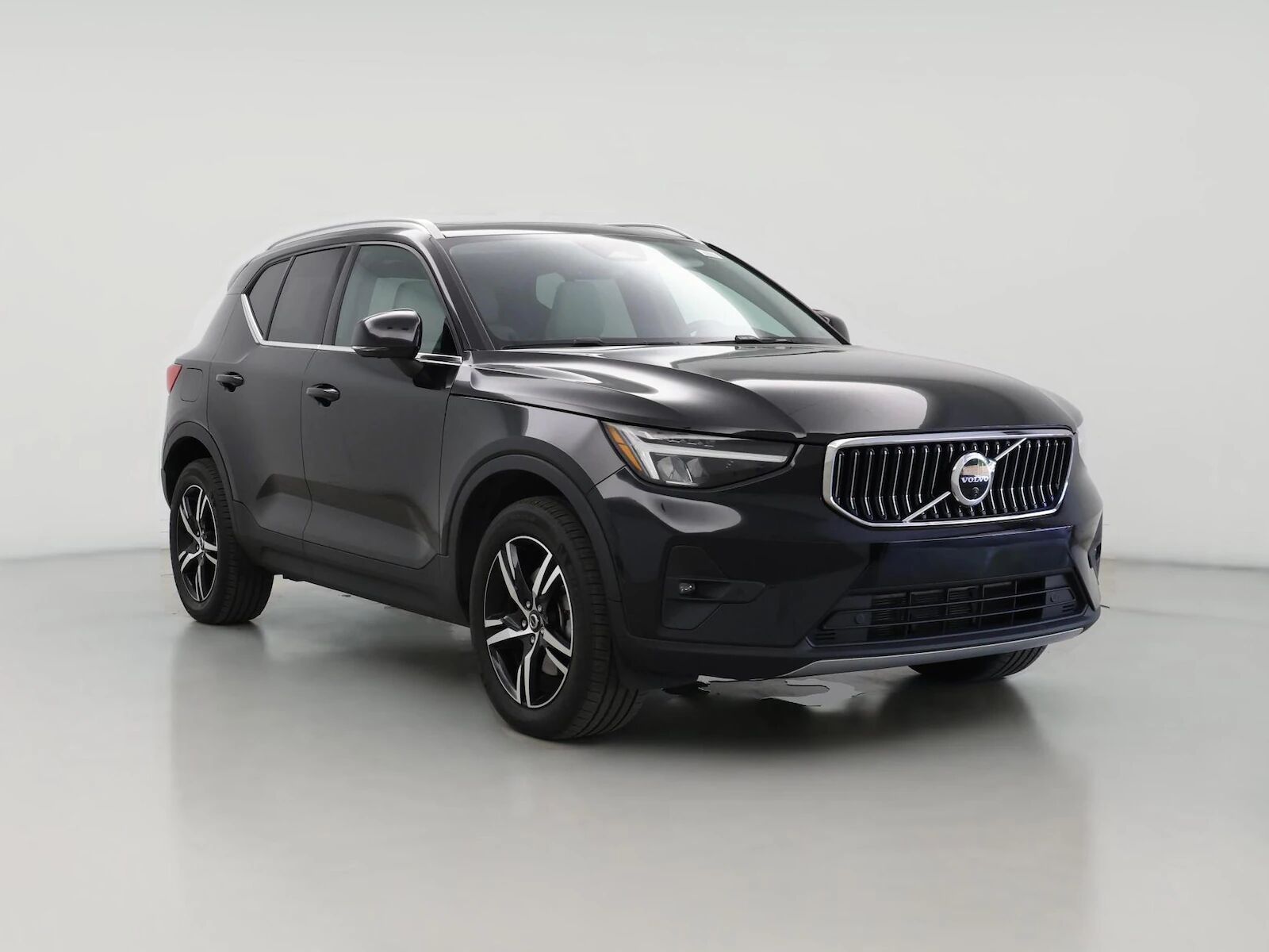 2023 VOLVO XC40