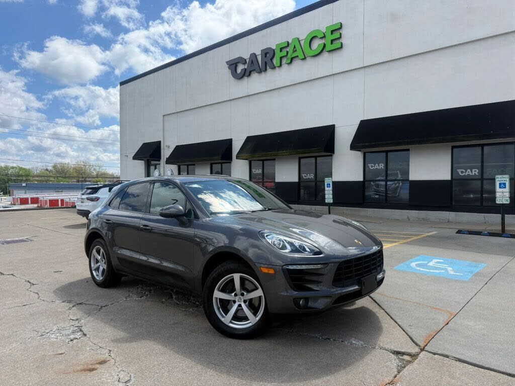 2018 PORSCHE Macan