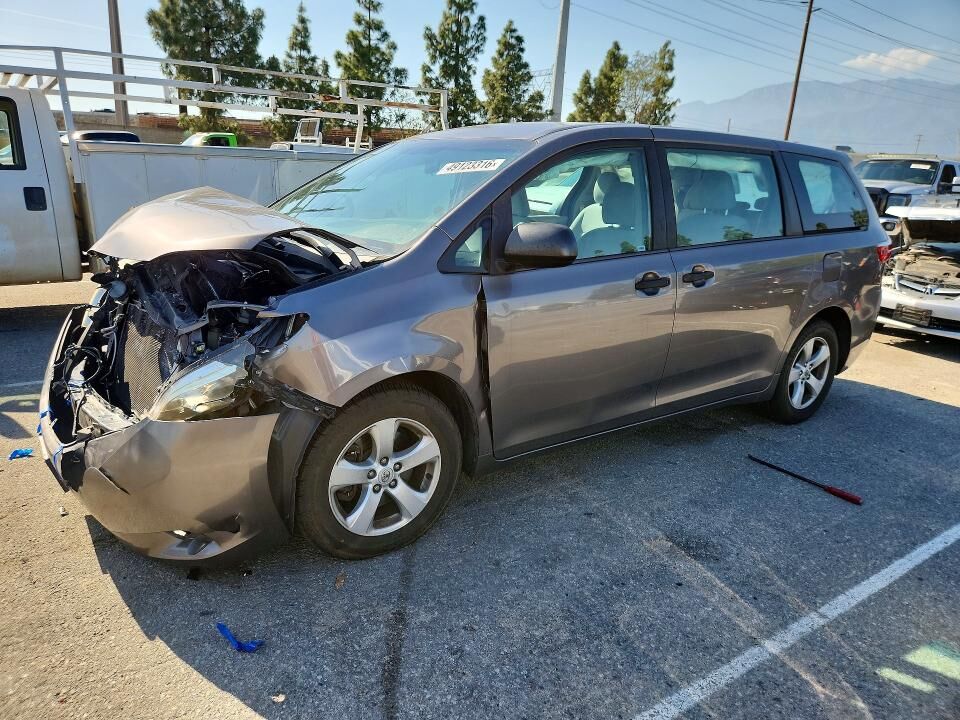 2017 TOYOTA Sienna