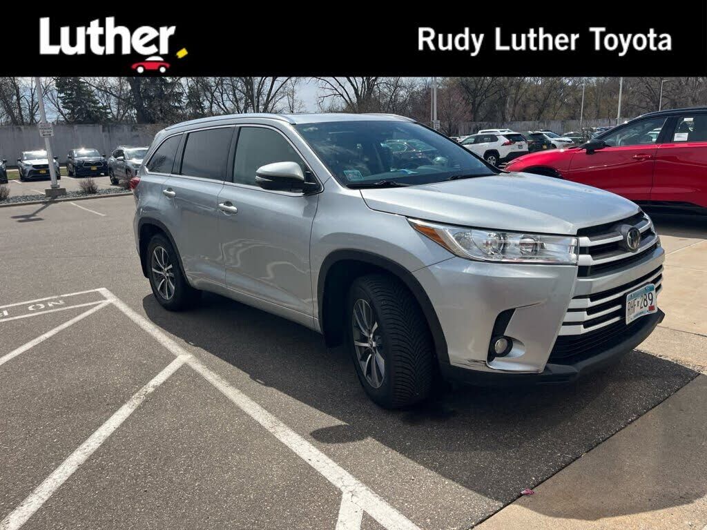 2017 TOYOTA Highlander