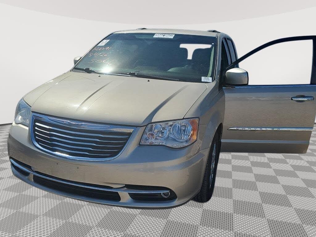 2016 CHRYSLER Town and Country
