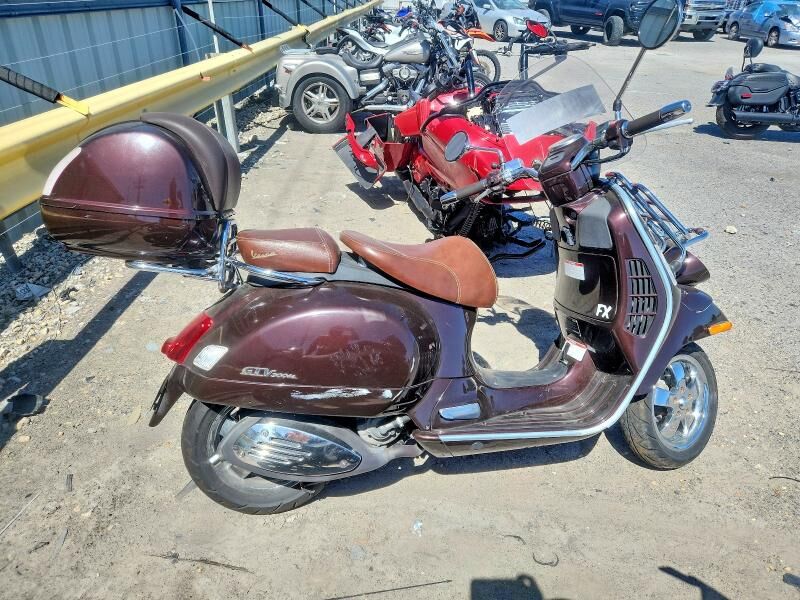 2013 PIAGGIO AND VESPA GTS/GTV