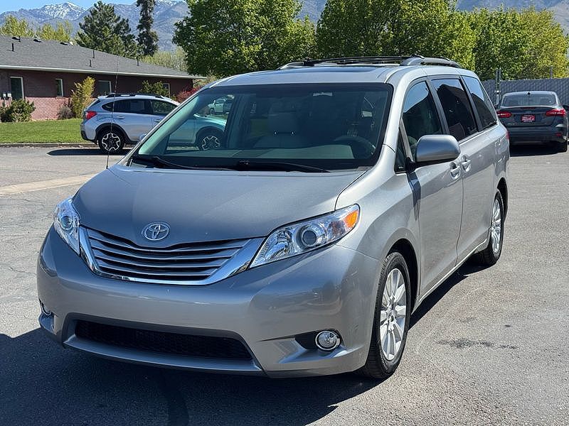2013 TOYOTA Sienna