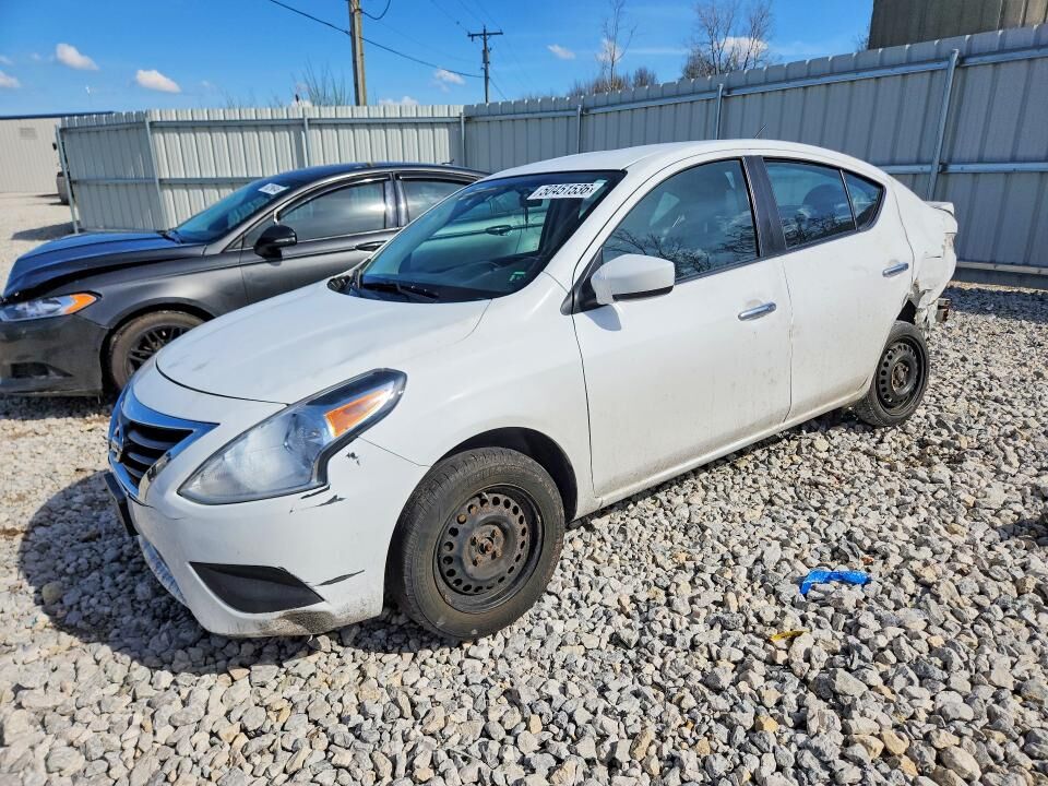 2016 NISSAN Versa