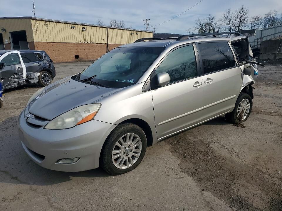 2010 TOYOTA Sienna