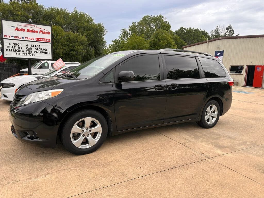 2017 TOYOTA Sienna