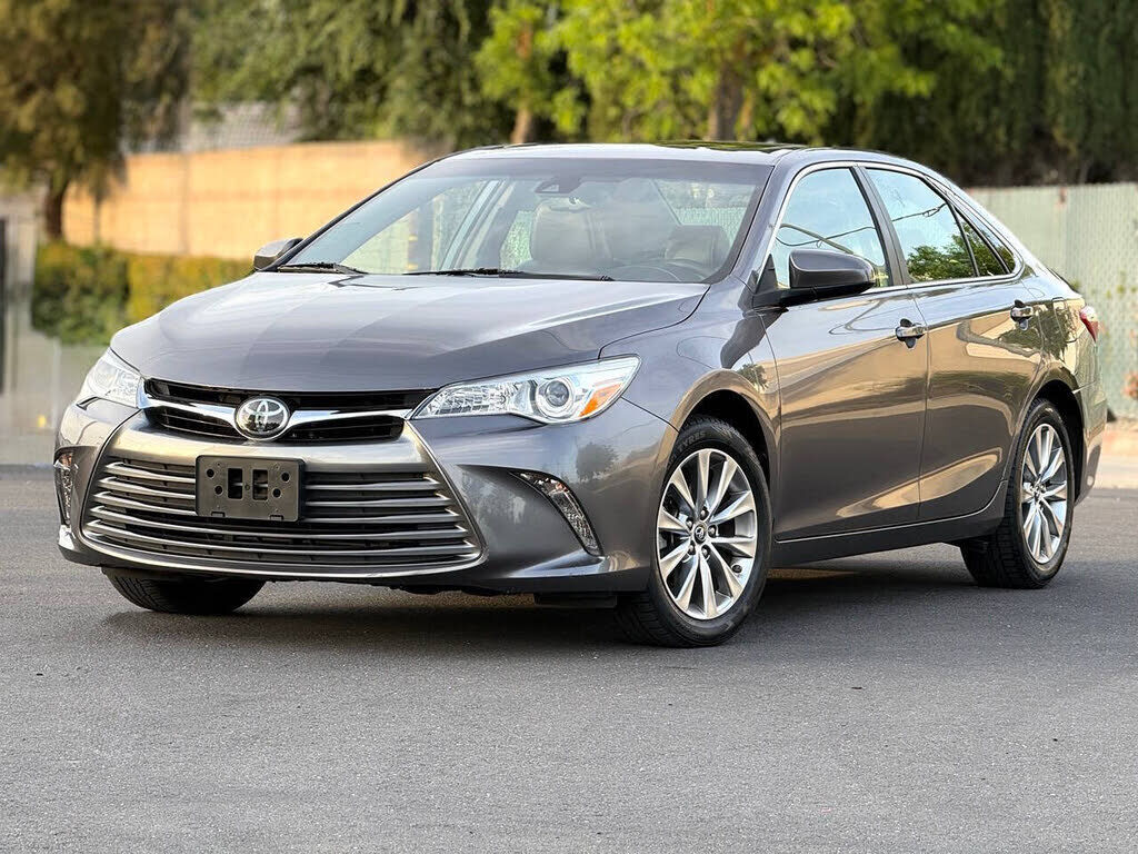 2017 TOYOTA Camry