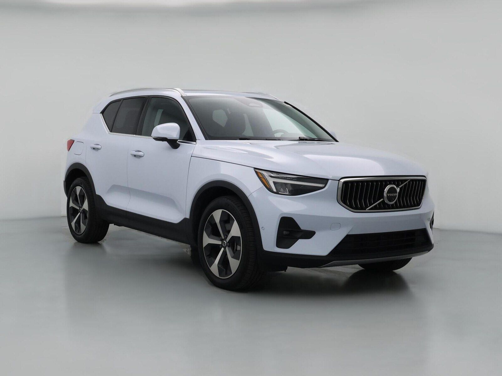 2025 VOLVO XC40