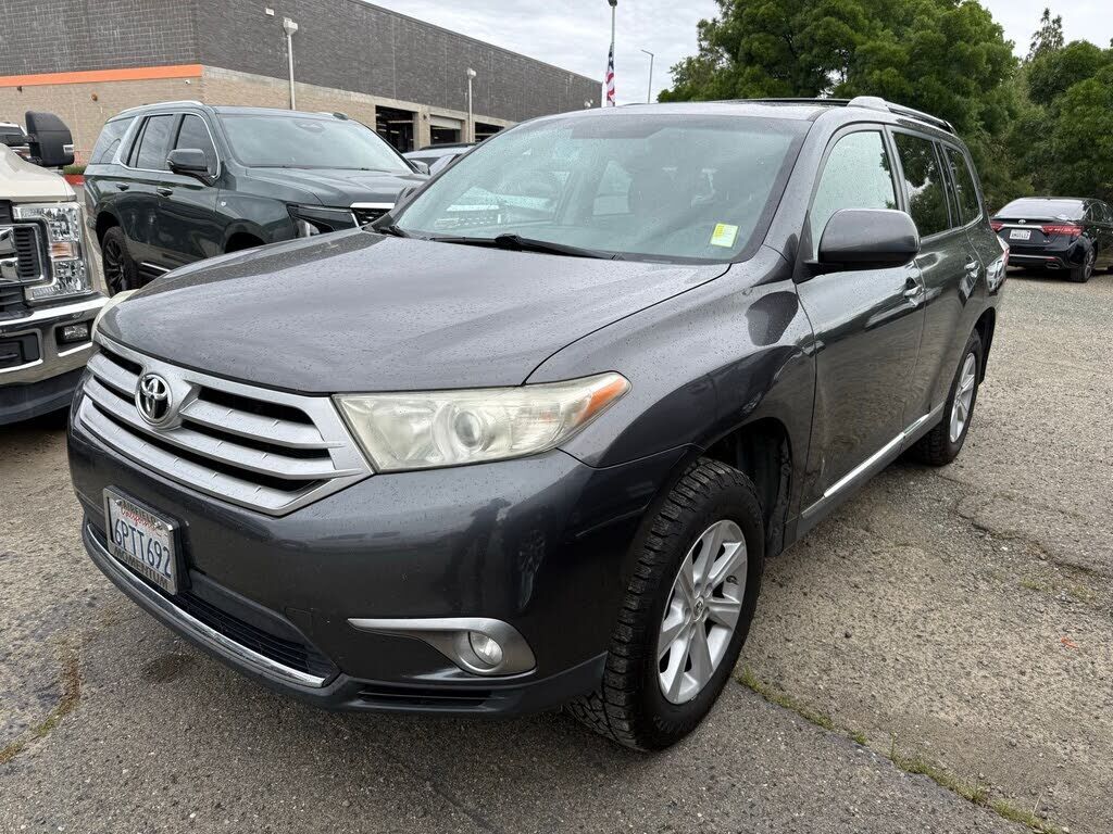 2011 TOYOTA Highlander