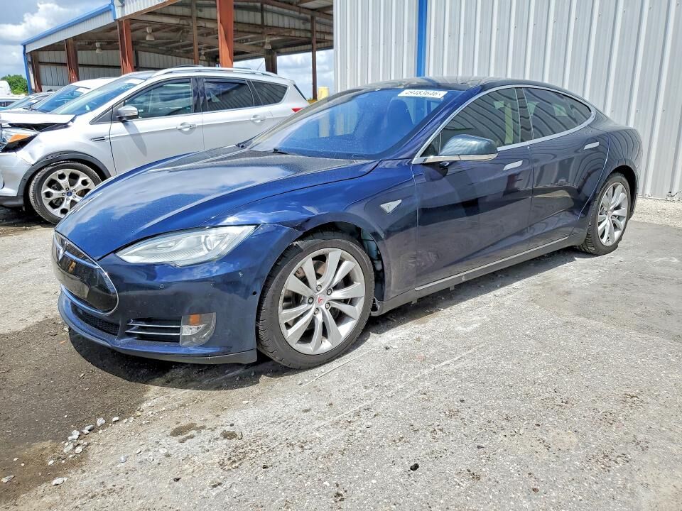 2015 TESLA Model S