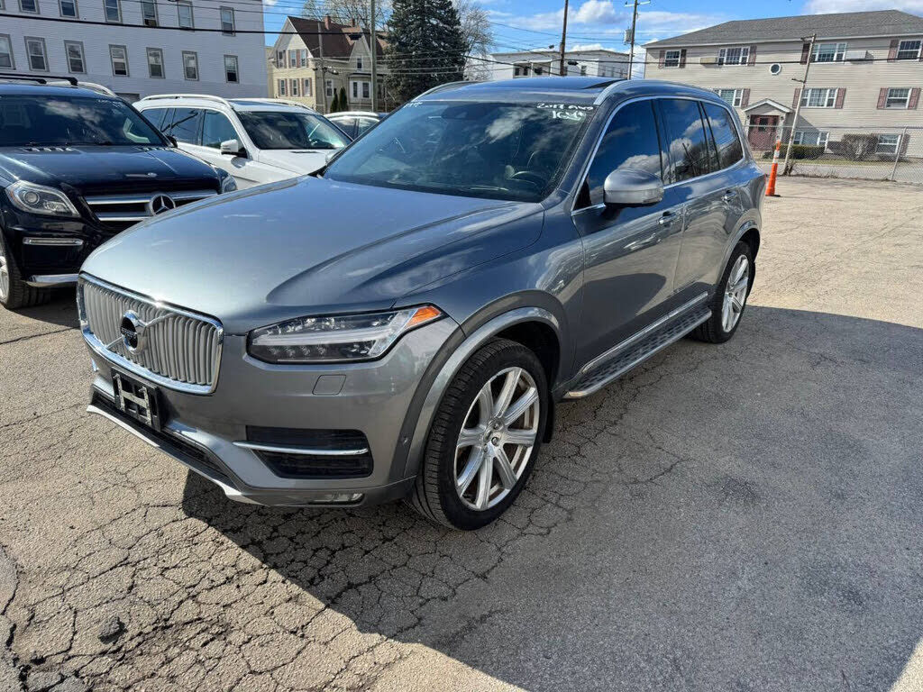 2017 VOLVO XC90