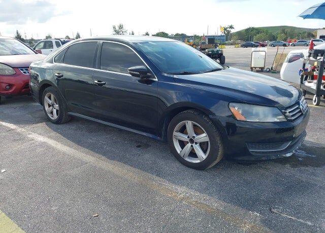 2012 VOLKSWAGEN Passat