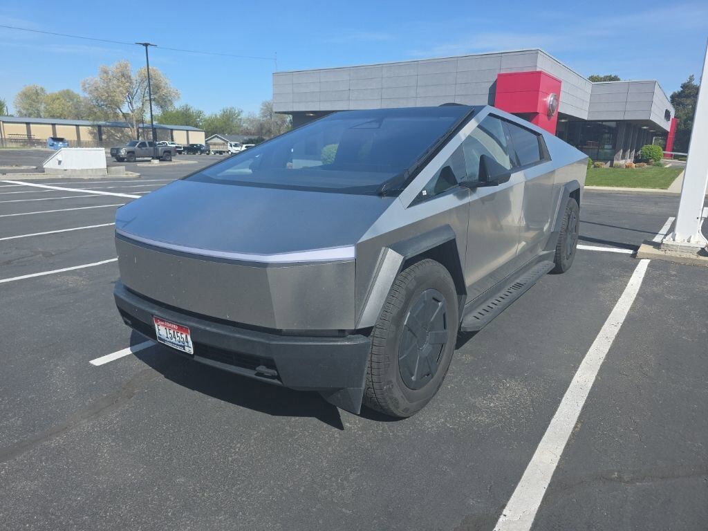 2025 TESLA Cybertruck
