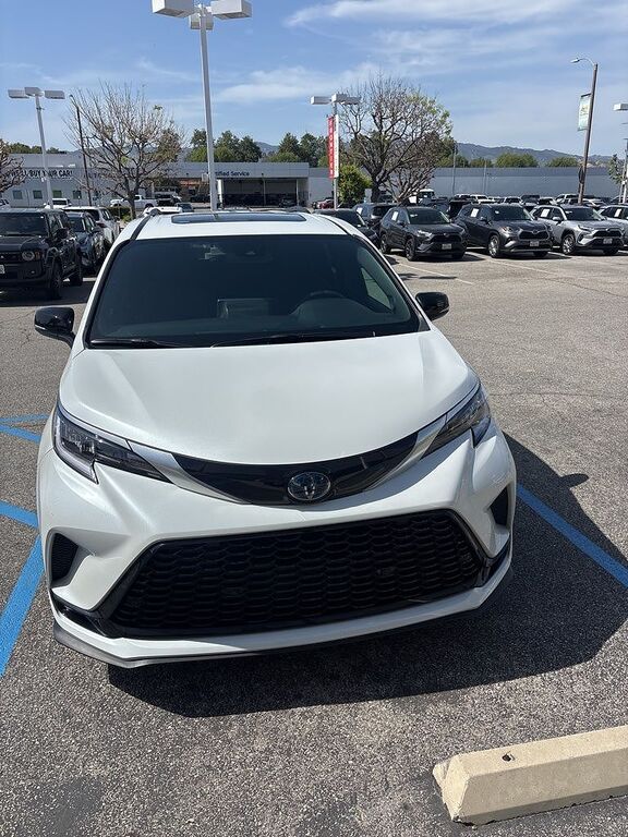 2023 TOYOTA Sienna