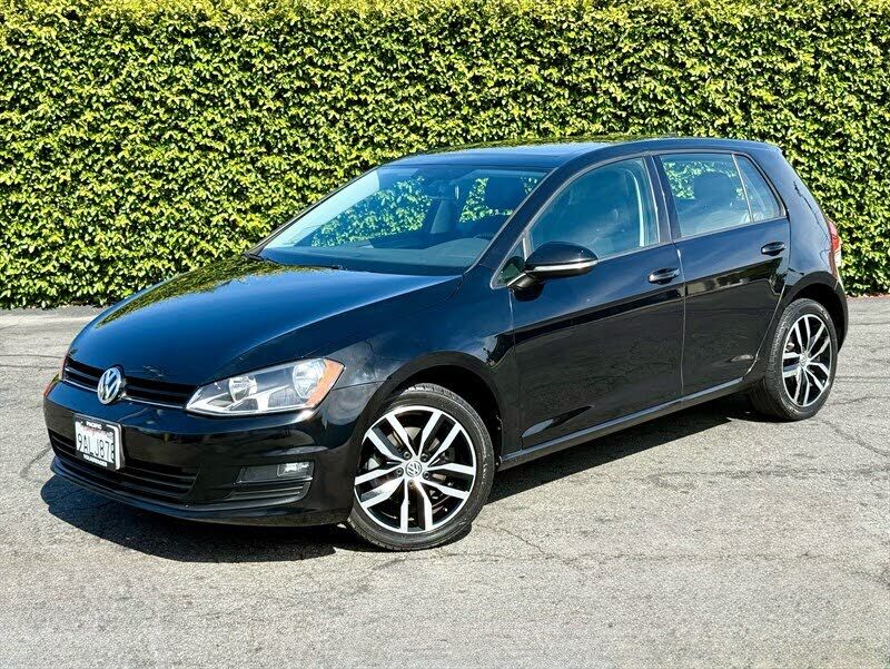2017 VOLKSWAGEN Golf