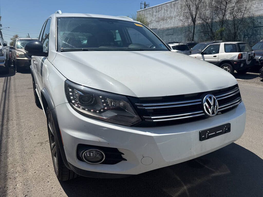 2017 VOLKSWAGEN Tiguan