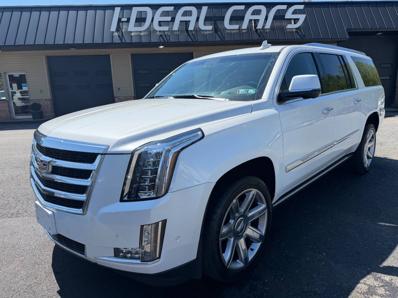 2017 CADILLAC Escalade ESV