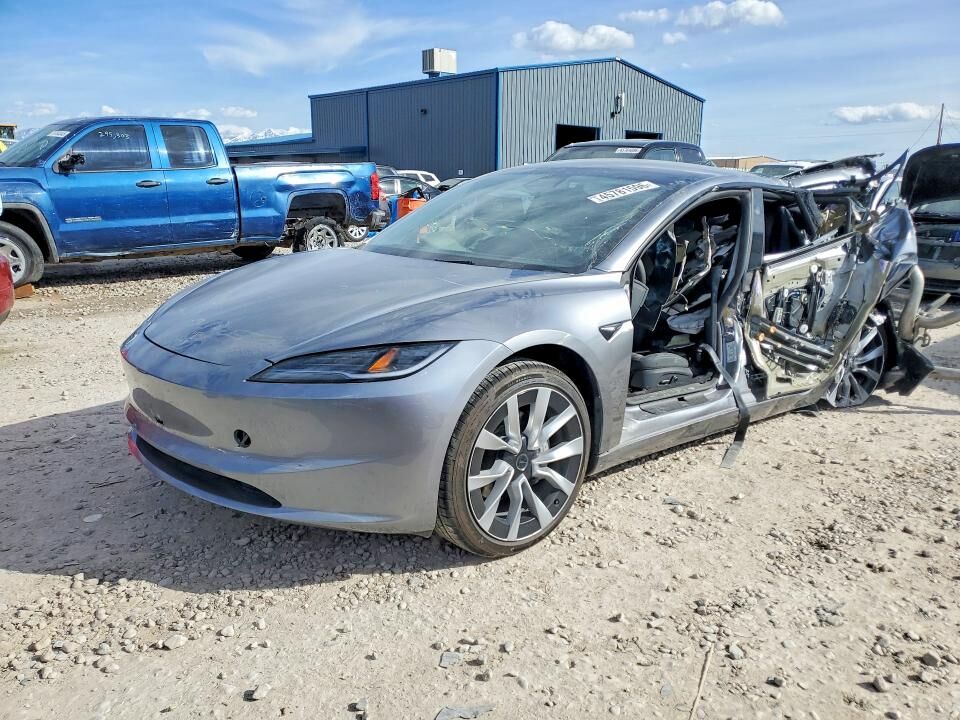 2025 TESLA Model 3